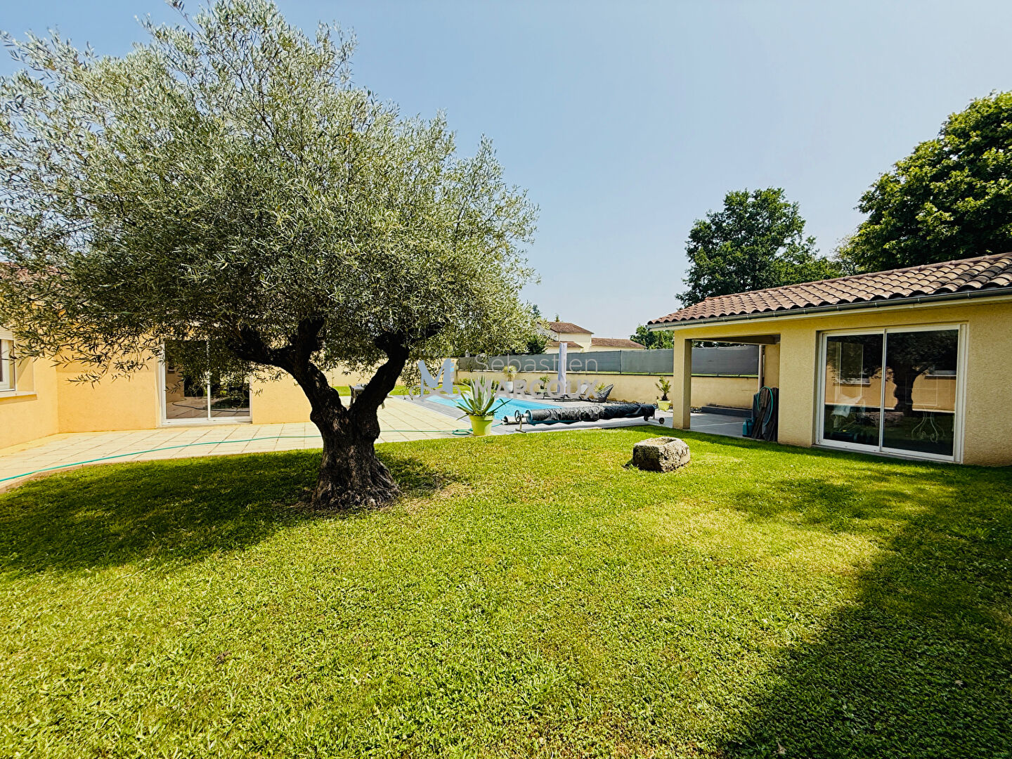 Photo Saint Marcellin en Forez Charmante villa de plein pieds avec piscine et pool house image 3/6