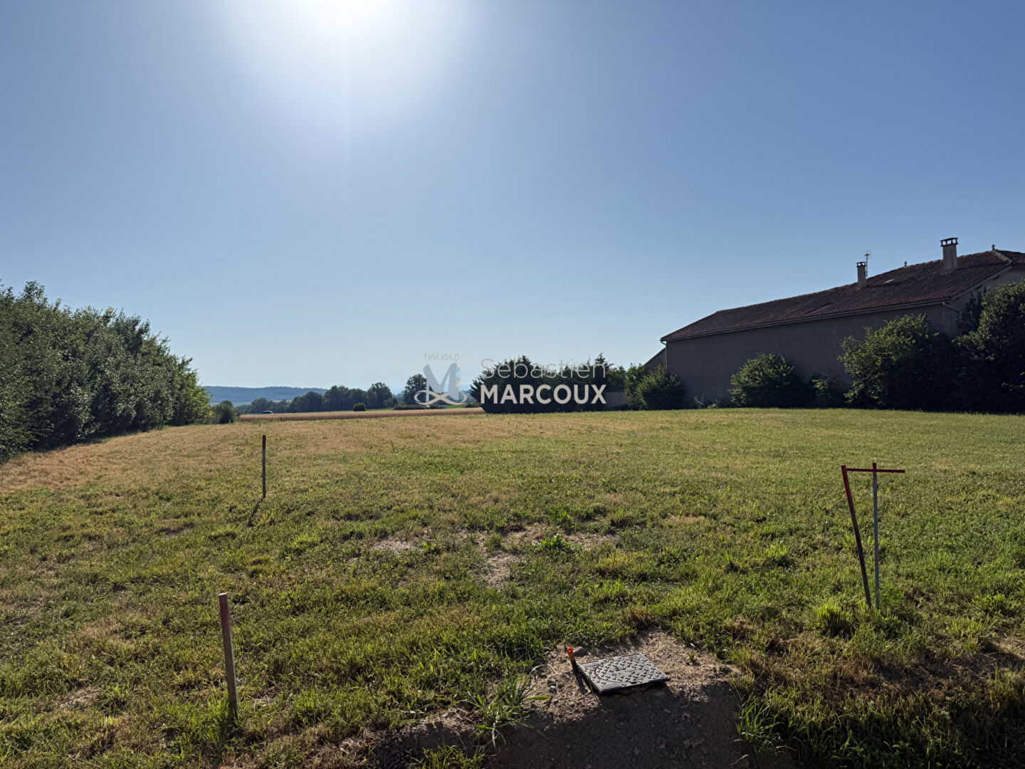 Photo MARCILLY LE CHATEL - Terrain constructible viabilisé 1 485 m² image 2/5