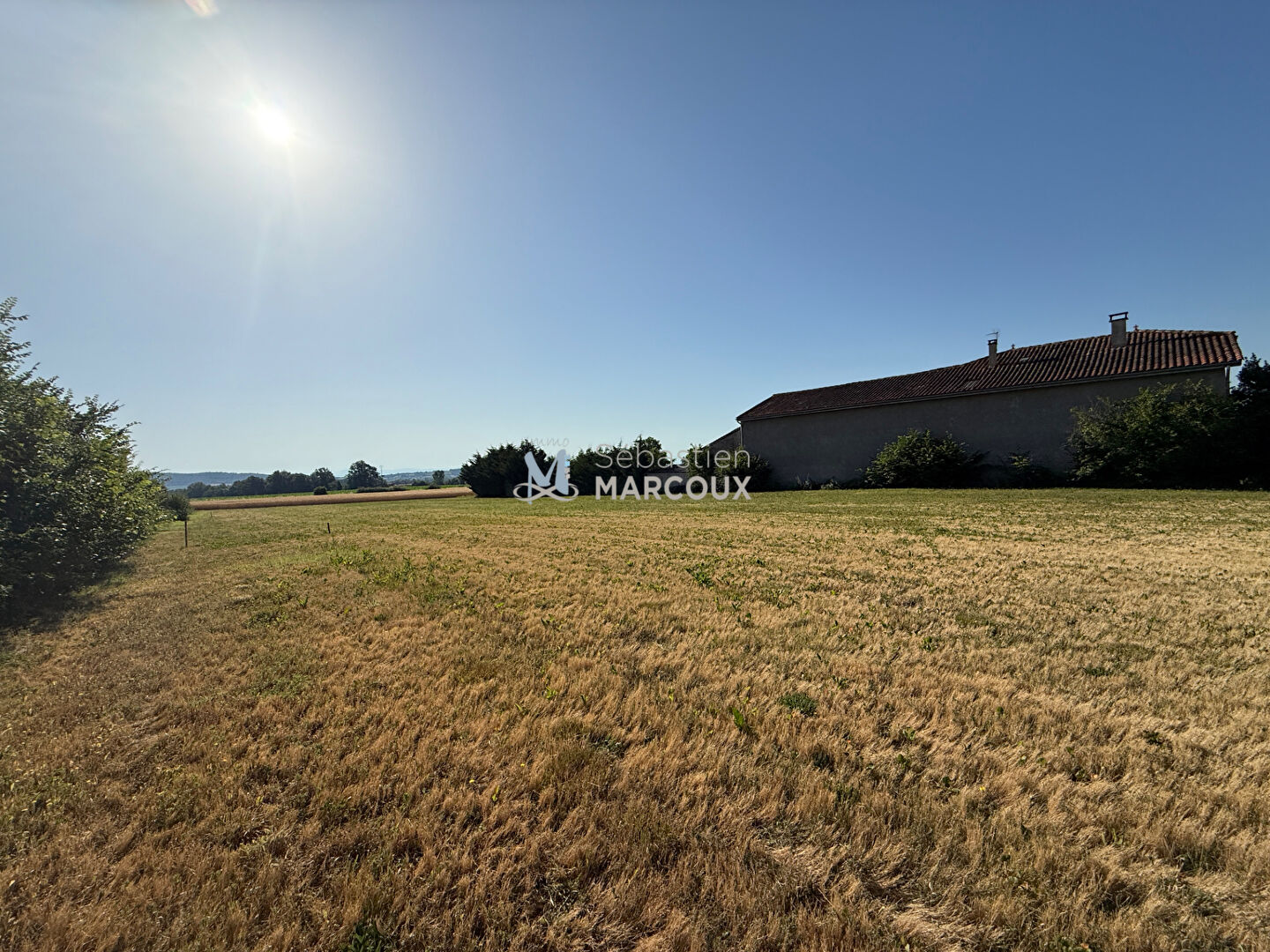 Photo MARCILLY LE CHATEL - Terrain constructible viabilisé 1 485 m² image 3/5