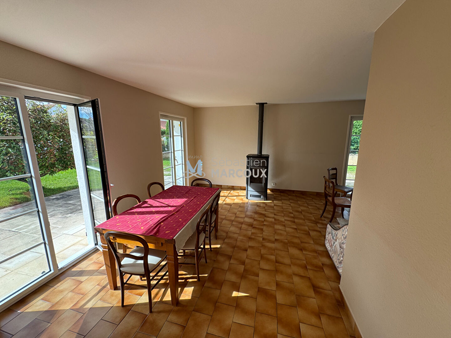 Photo À louer - Villa meublé de plain-pied F4 - Saint Thomas La Garde 4 pièce(s) 92.84 m2 image 2/6