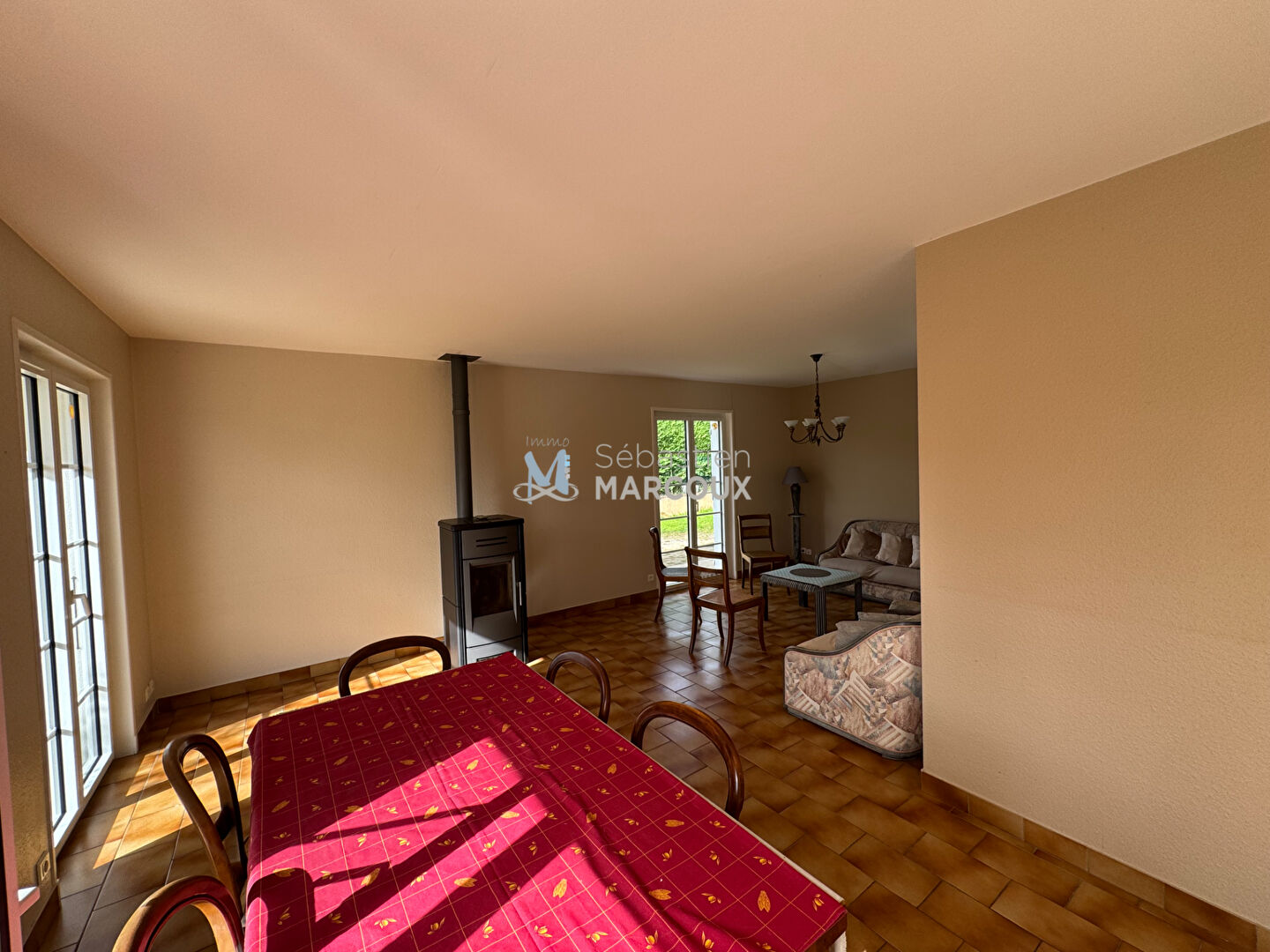 Photo À louer - Villa meublé de plain-pied F4 - Saint Thomas La Garde 4 pièce(s) 92.84 m2 image 3/6