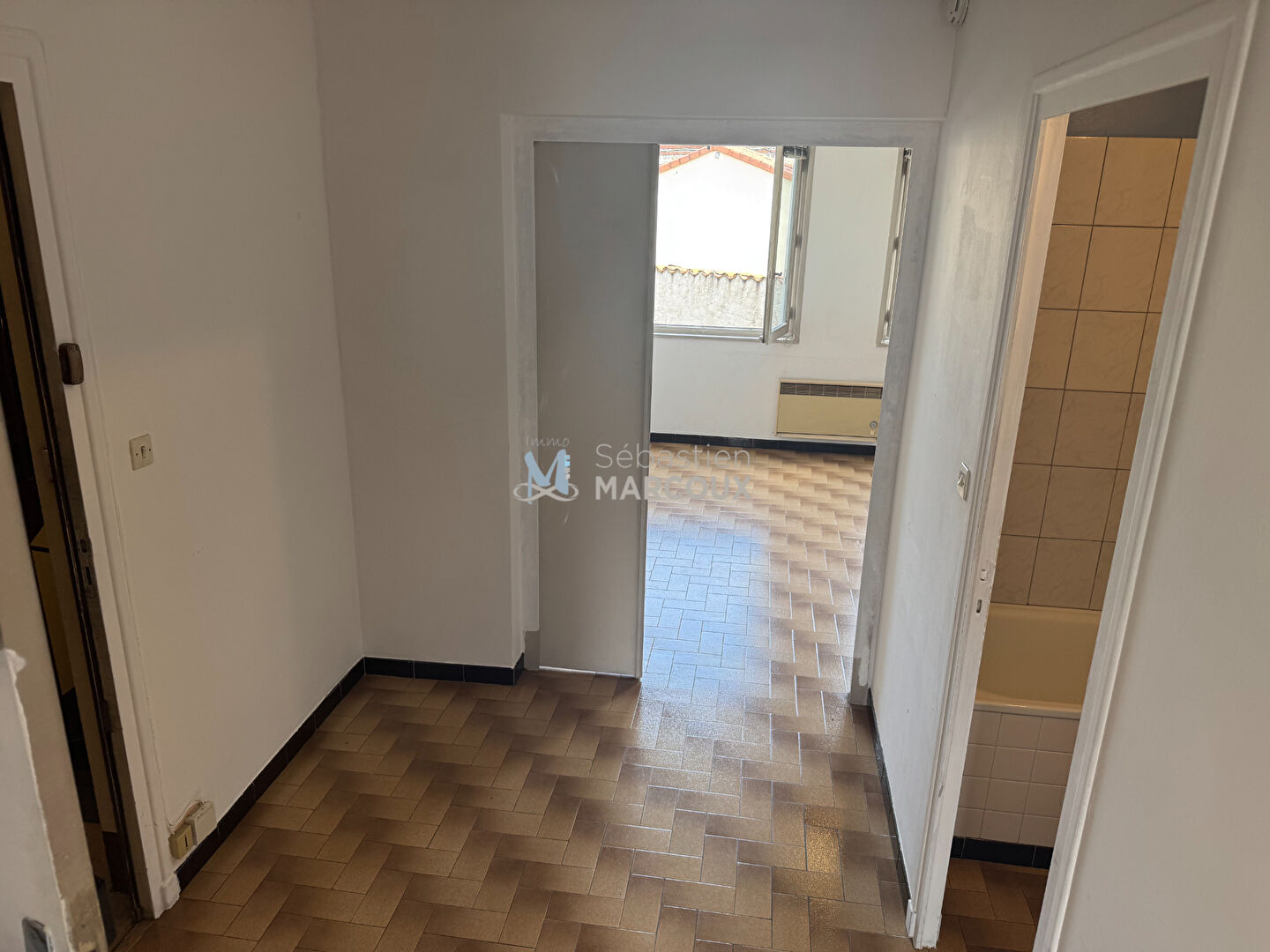 Photo Appartement  T1 avec terrasse +  place parking - Montbrison centre image 3/6