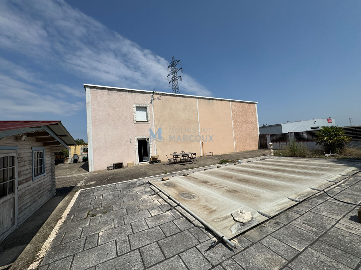 À louer : Maison duplex avec piscine ? Zone industrielle Savigneux