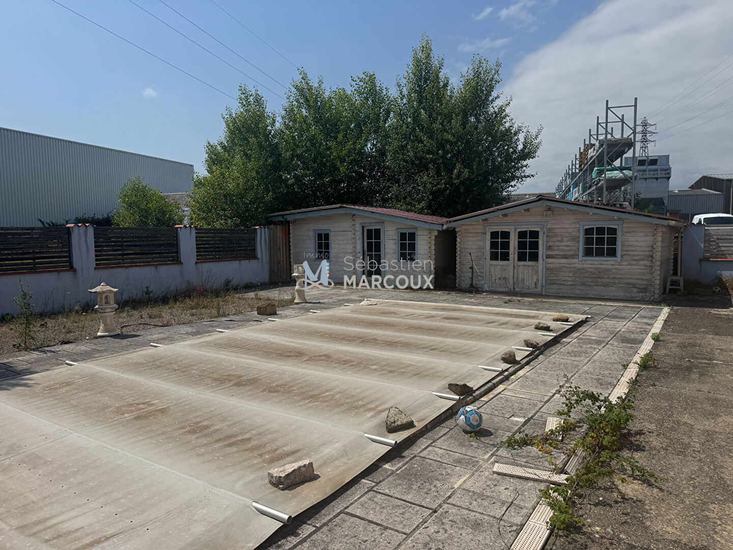 Photo À louer : Maison duplex avec piscine ? Zone industrielle Savigneux image 3/6