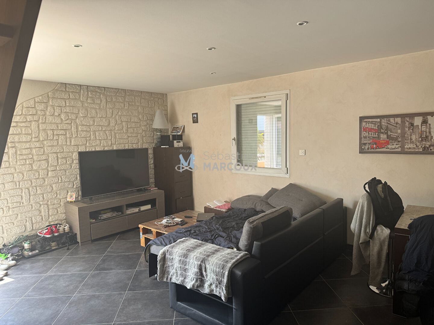 Photo À louer : Maison duplex avec piscine ? Zone industrielle Savigneux image 5/6