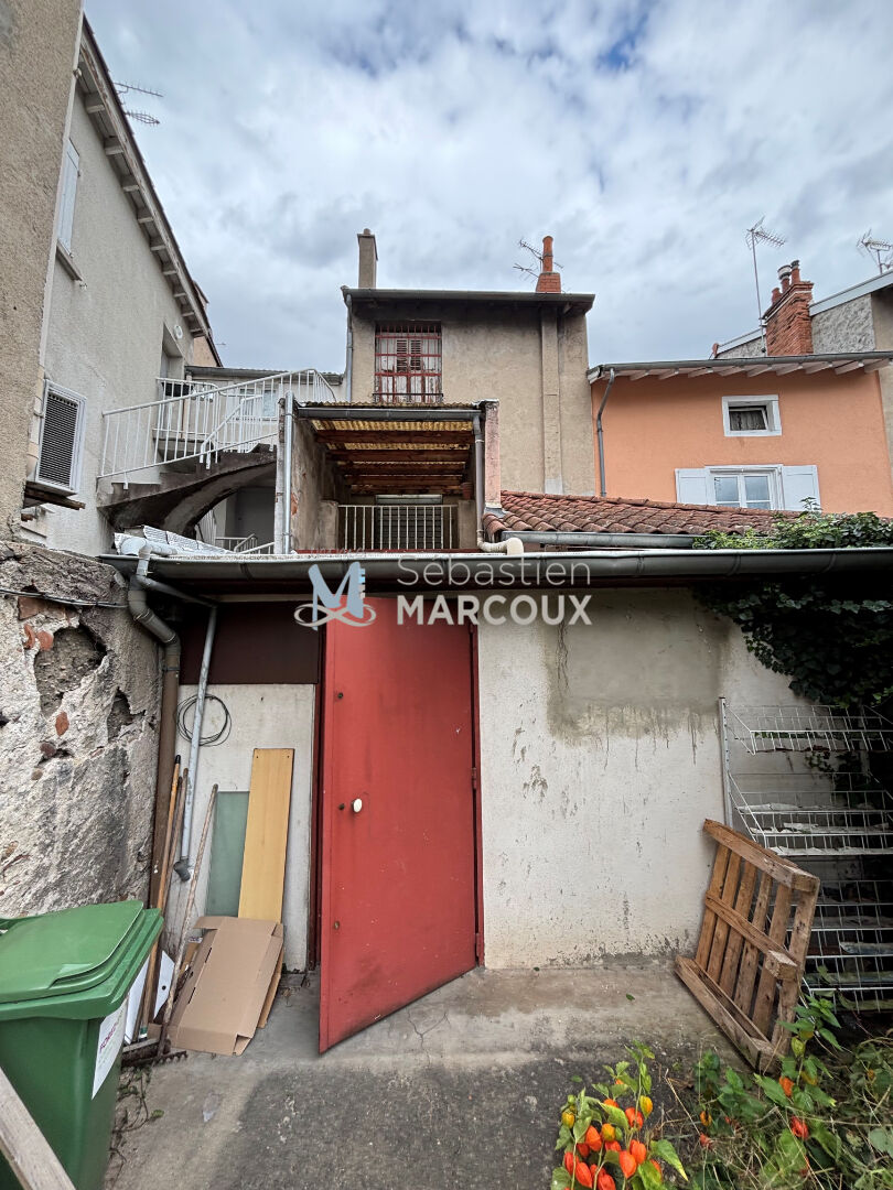 Photo FEURS  MAISON DE VILLE ( 1 Commerce) jardinet terrasse image 4/6