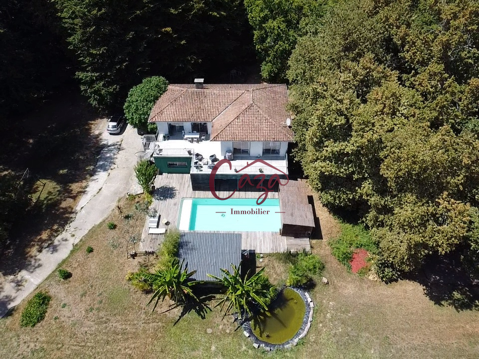 Grande maison familiale sur parc arborée de 8000 m2