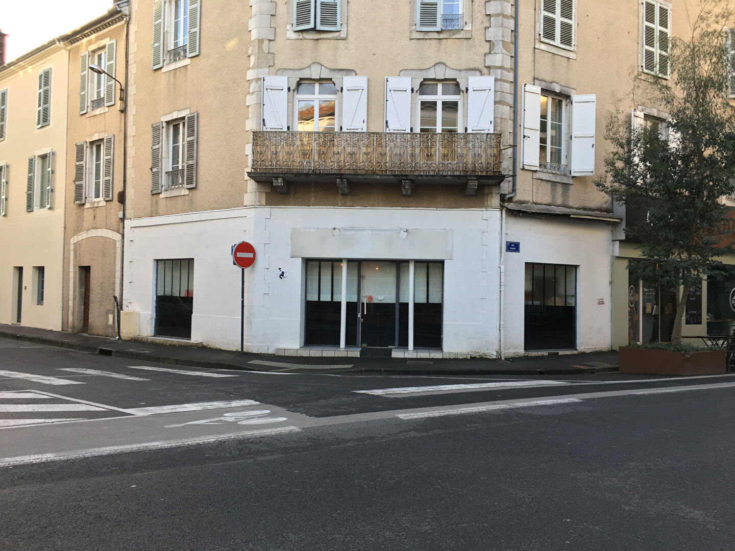 A LOUER - Local Commercial 79m² - Centre-Ville PAU