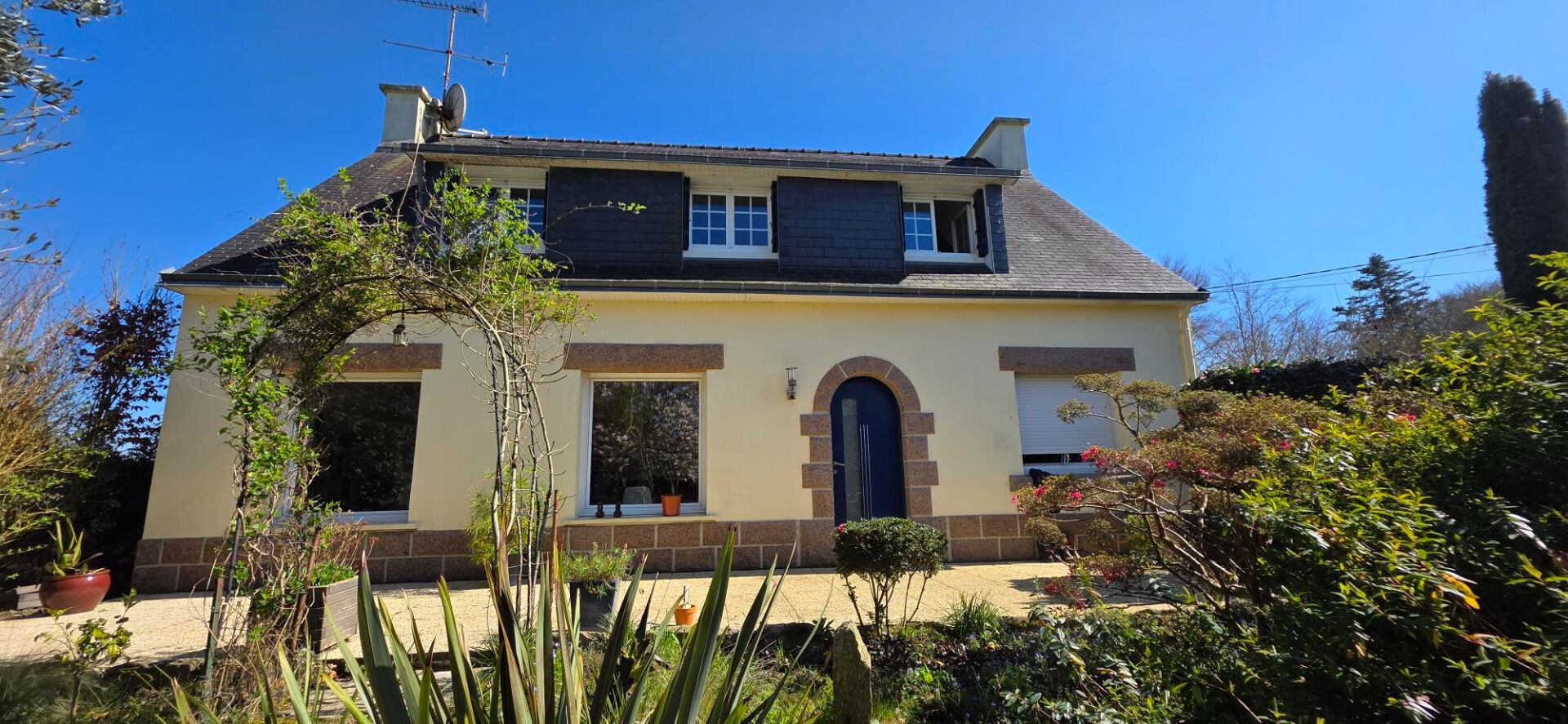 Agence immobilière de AGENCE IMMOBILIERE DE LOCMARIA