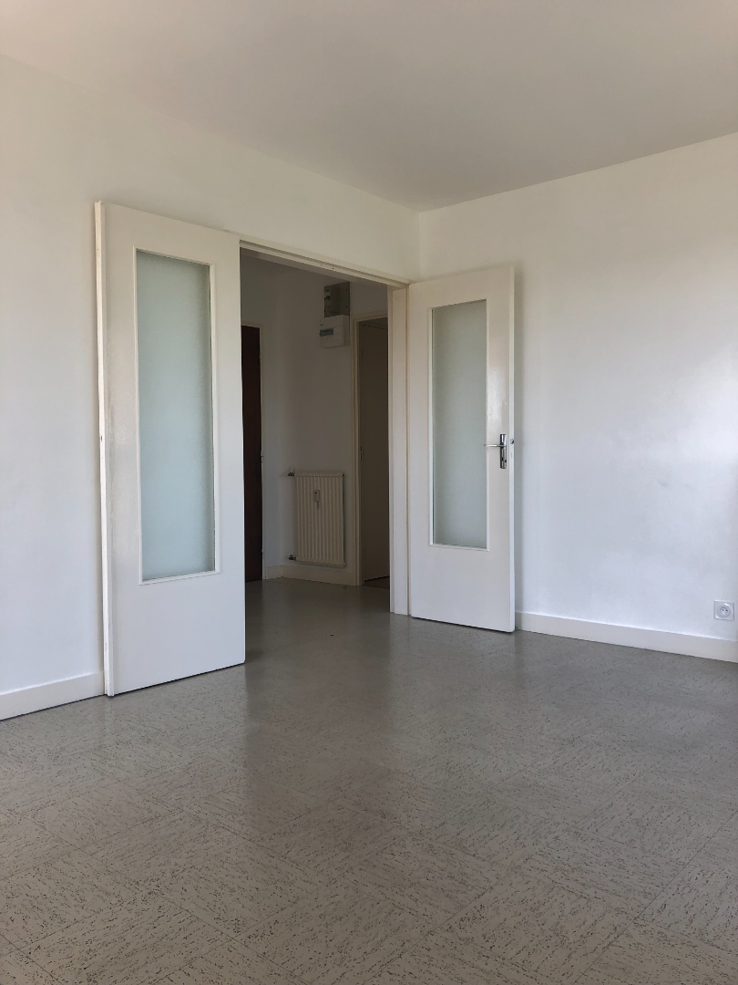 Photo Appartement type 3 lumineux avec charges comprises ( eau et chauffage) - Redon Nord image 2/6