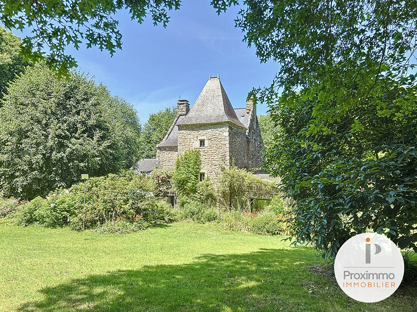 MANOIR MAISONS DEPENDANCES BOXES LARRE 56230 MORBIHAN BRETAGNE