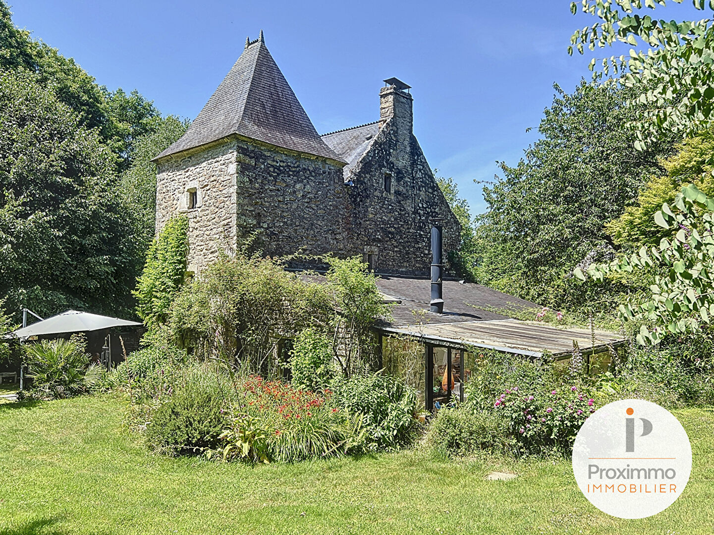 Photo MANOIR MAISONS DEPENDANCES BOXES LARRE 56230 MORBIHAN BRETAGNE image 2/6