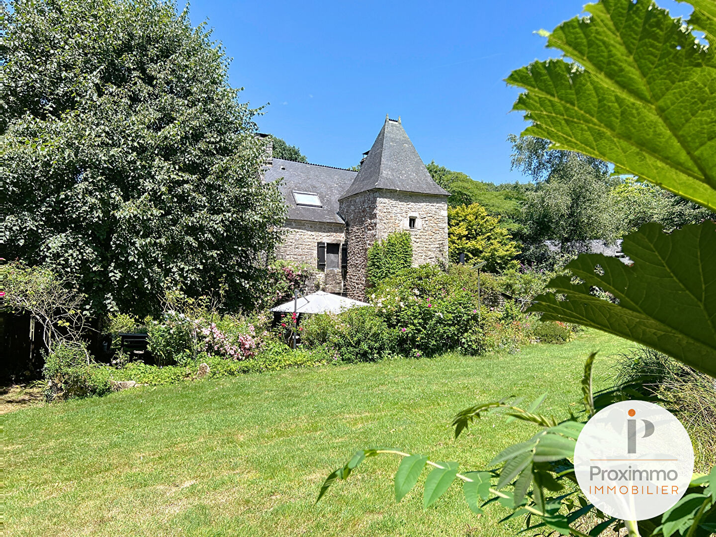 Photo MANOIR MAISONS DEPENDANCES BOXES LARRE 56230 MORBIHAN BRETAGNE image 3/6