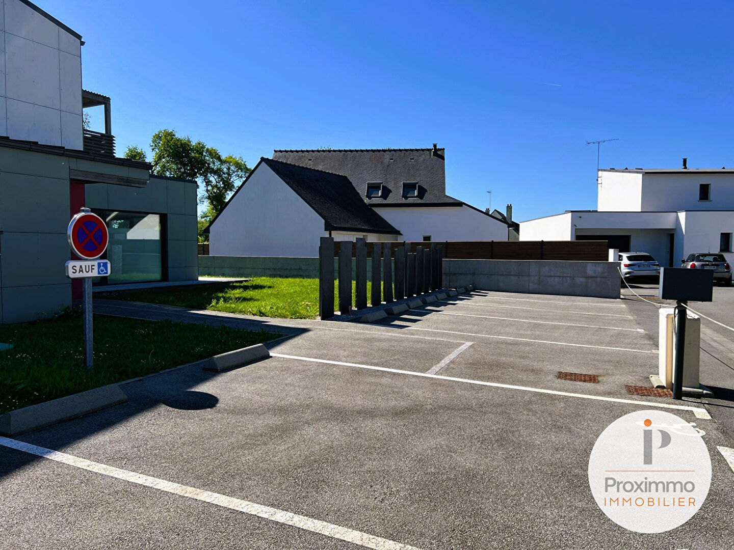 Photo LOCAL PROFESSIONNEL CABINETS BUREAUX QUESTEMBERT 56230 MORBIHAN BRETAGNE image 3/6