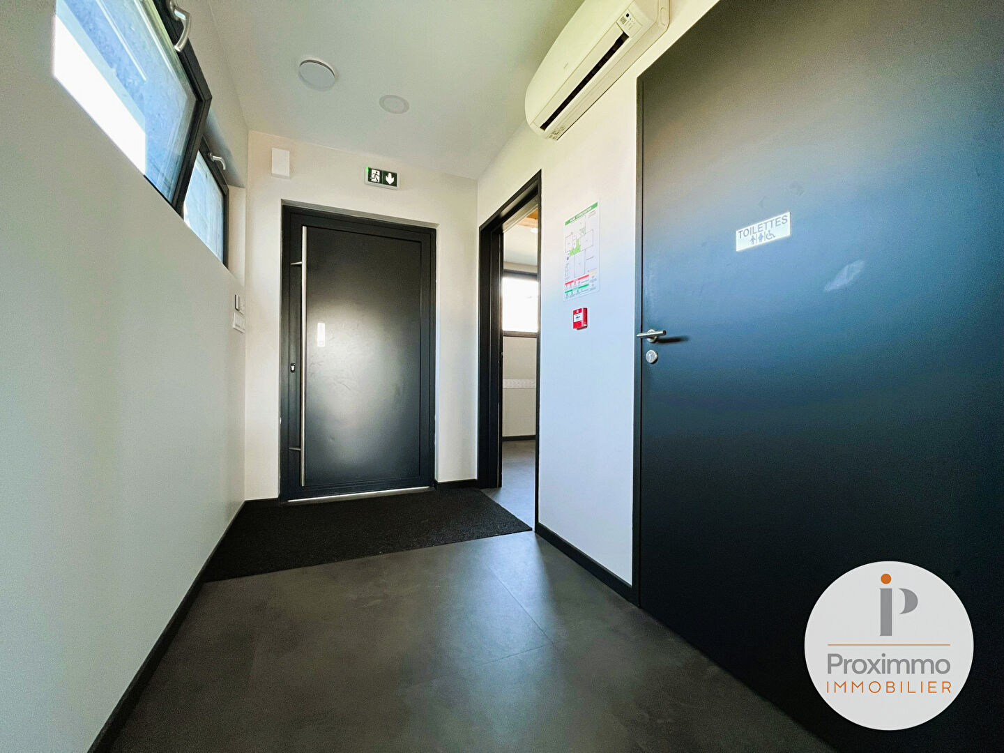 Photo LOCAL PROFESSIONNEL CABINETS BUREAUX QUESTEMBERT 56230 MORBIHAN BRETAGNE image 4/6