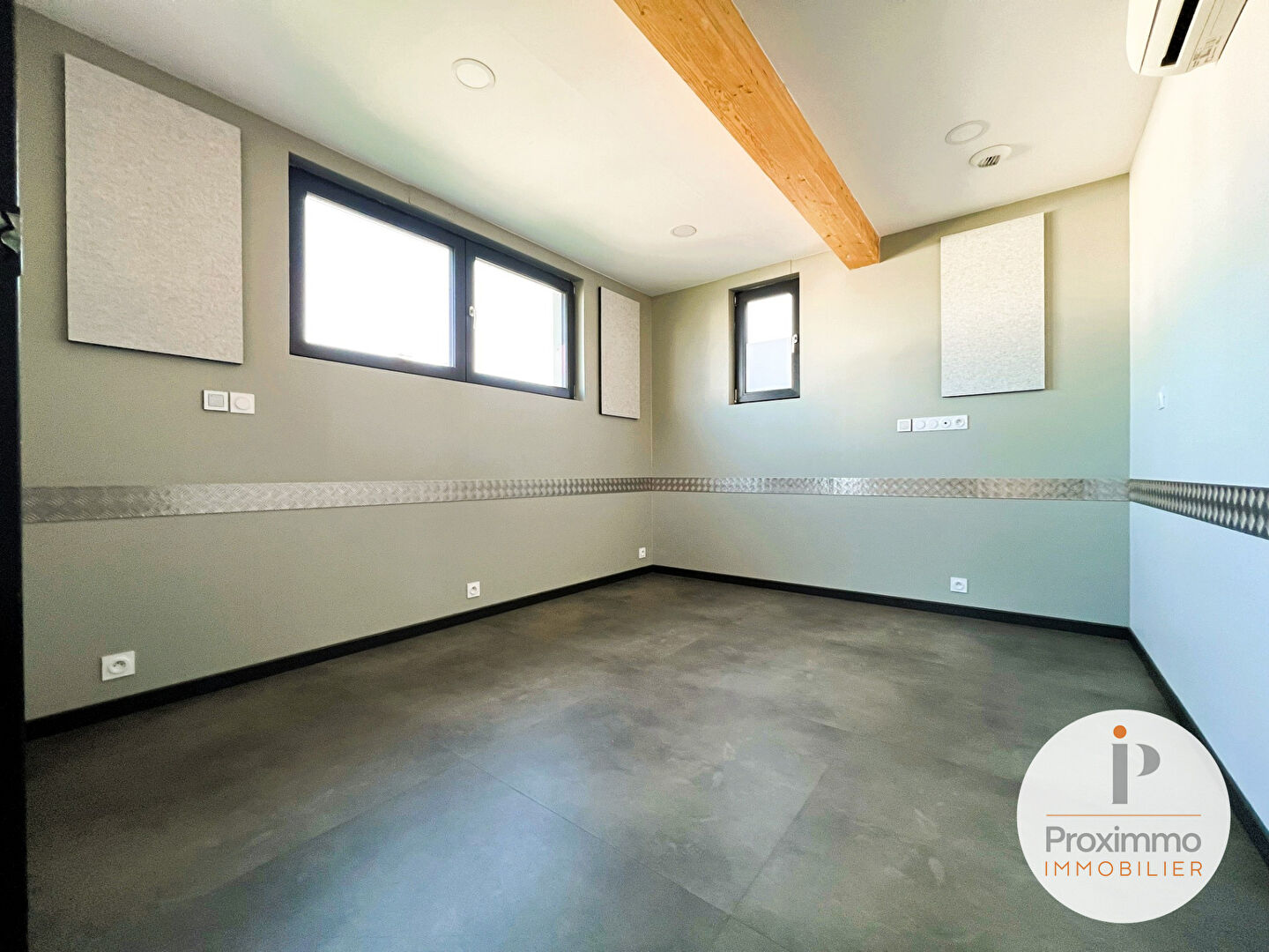 Photo LOCAL PROFESSIONNEL CABINETS BUREAUX QUESTEMBERT 56230 MORBIHAN BRETAGNE image 5/6