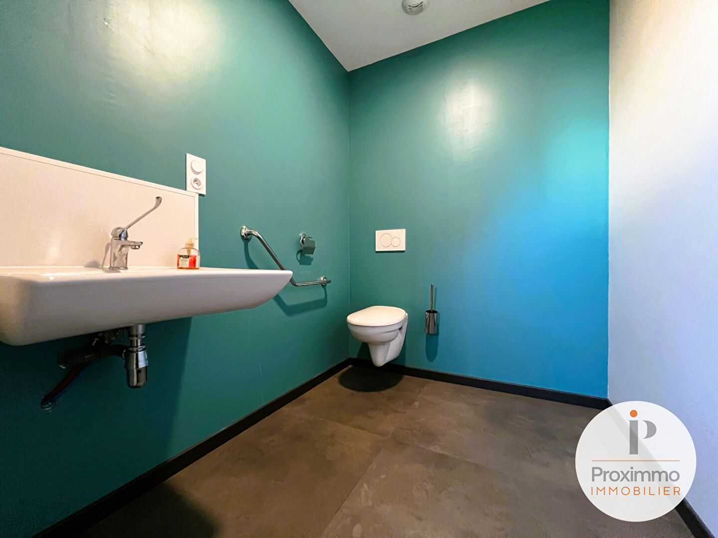 Photo LOCAL PROFESSIONNEL CABINETS BUREAUX QUESTEMBERT 56230 MORBIHAN BRETAGNE image 6/6