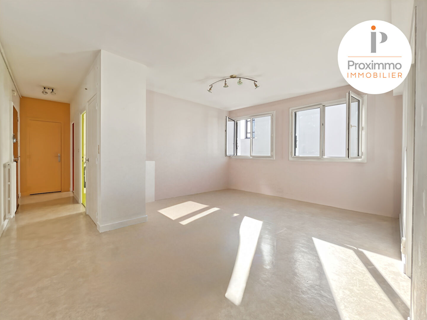 Photo À VENDRE - Appartement T3 lumineux - Dernier étage - Parking - Rennes Sud image 4/6