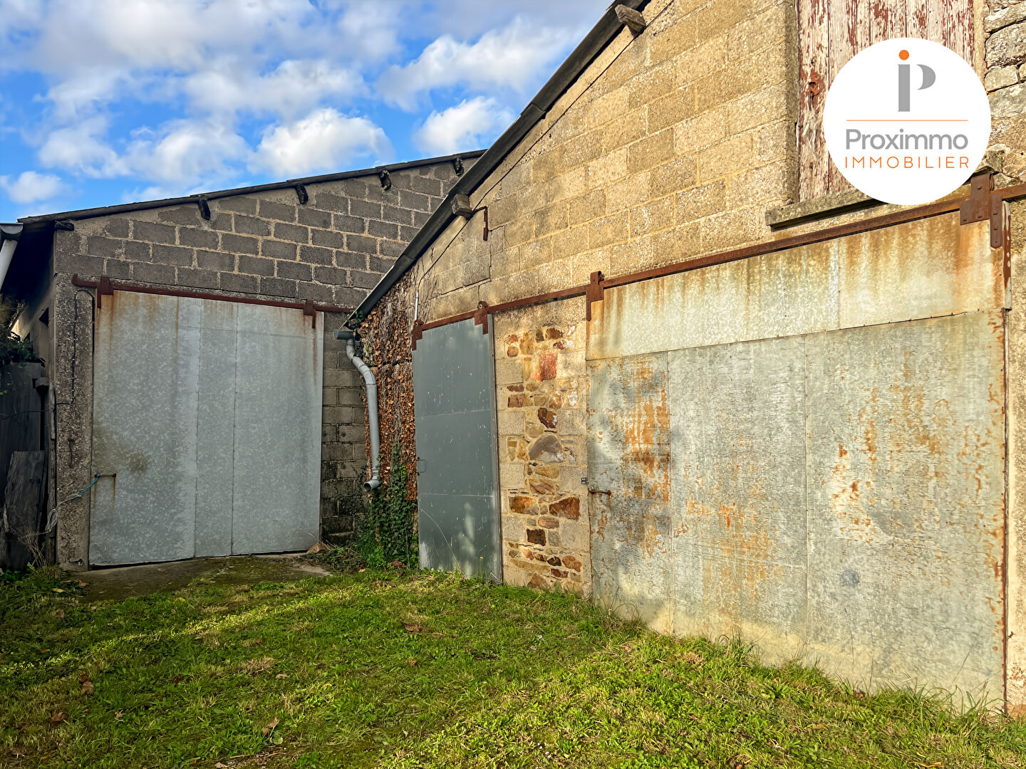 Photo A vendre Teillay - Maison en pierre à réhabiliter entièrement avec dépendances et grand hangar agricole - Environ 700 m² de terrain image 3/6