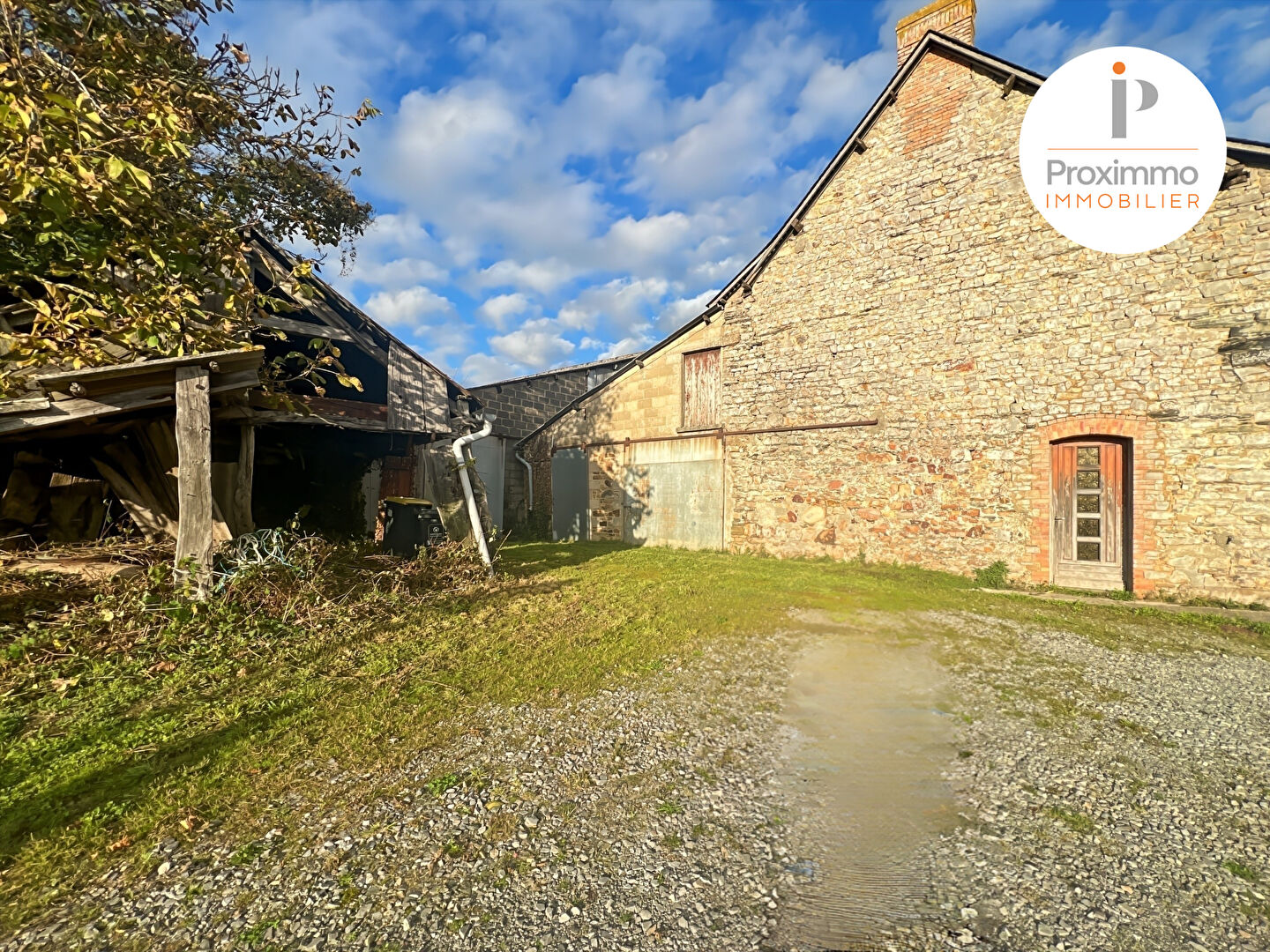 Photo A vendre Teillay - Maison en pierre à réhabiliter entièrement avec dépendances et grand hangar agricole - Environ 700 m² de terrain image 4/6