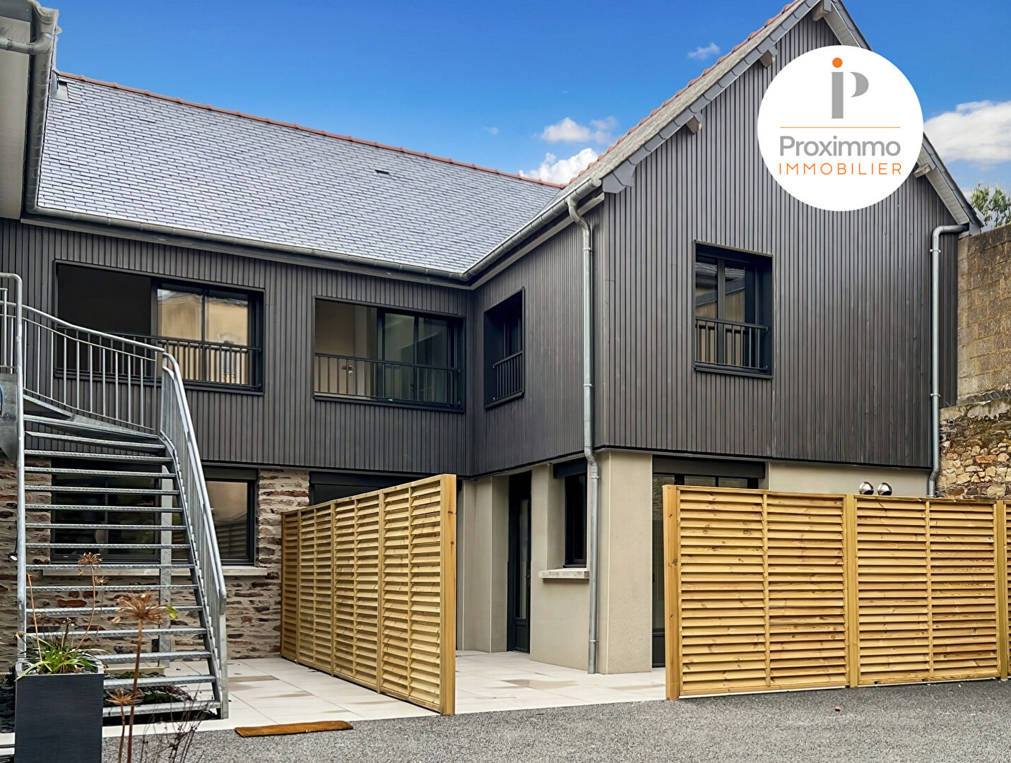 Photo Maison d'architecte réhabilitée 119 m²  Cadre calme  Stationnement - domotique Hyper centre Bain de Bretagne image 1/6