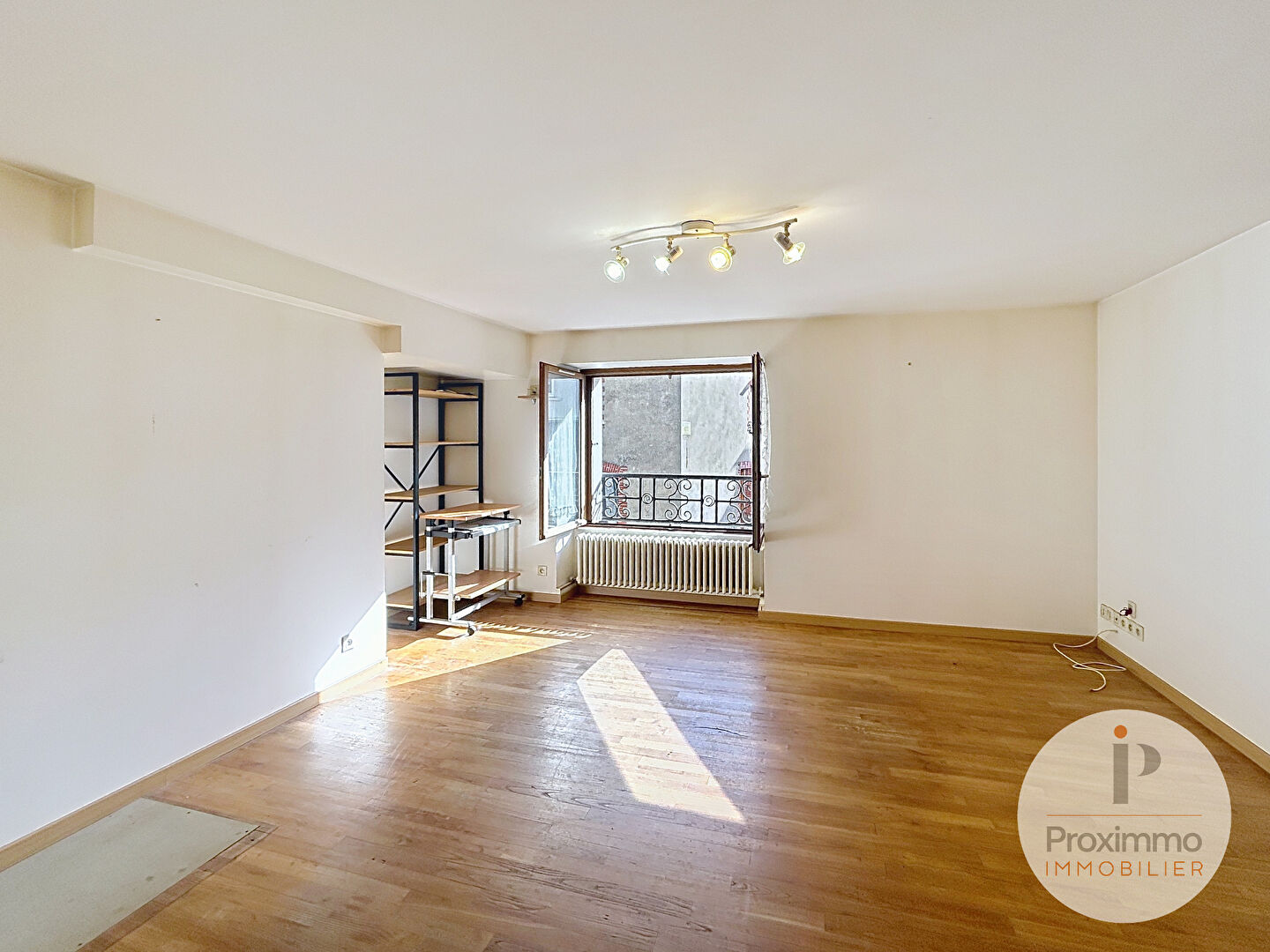 Photo Immeuble Redon 75 pièce(s) image 1/6