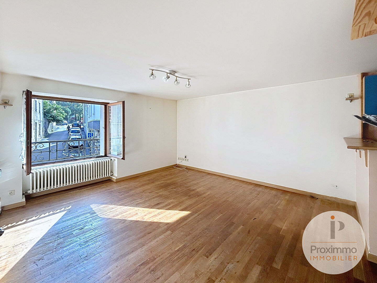 Photo Immeuble Redon 75 pièce(s) image 2/6