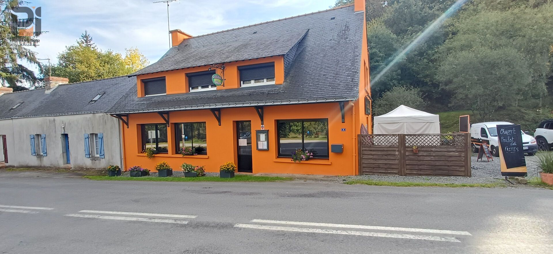 A VENDRE ENSEMBLE IMMOBILIER COMMERCE + MAISON 56220 PEILLAC