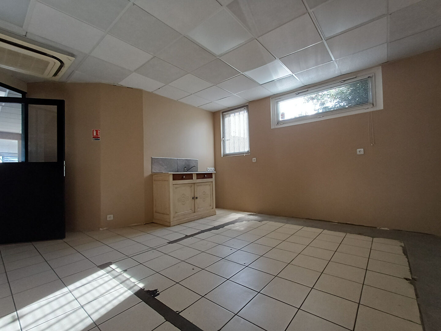 Photo A l'entrée de LA ROCHE BERNARD  et de ses commerces image 6/6