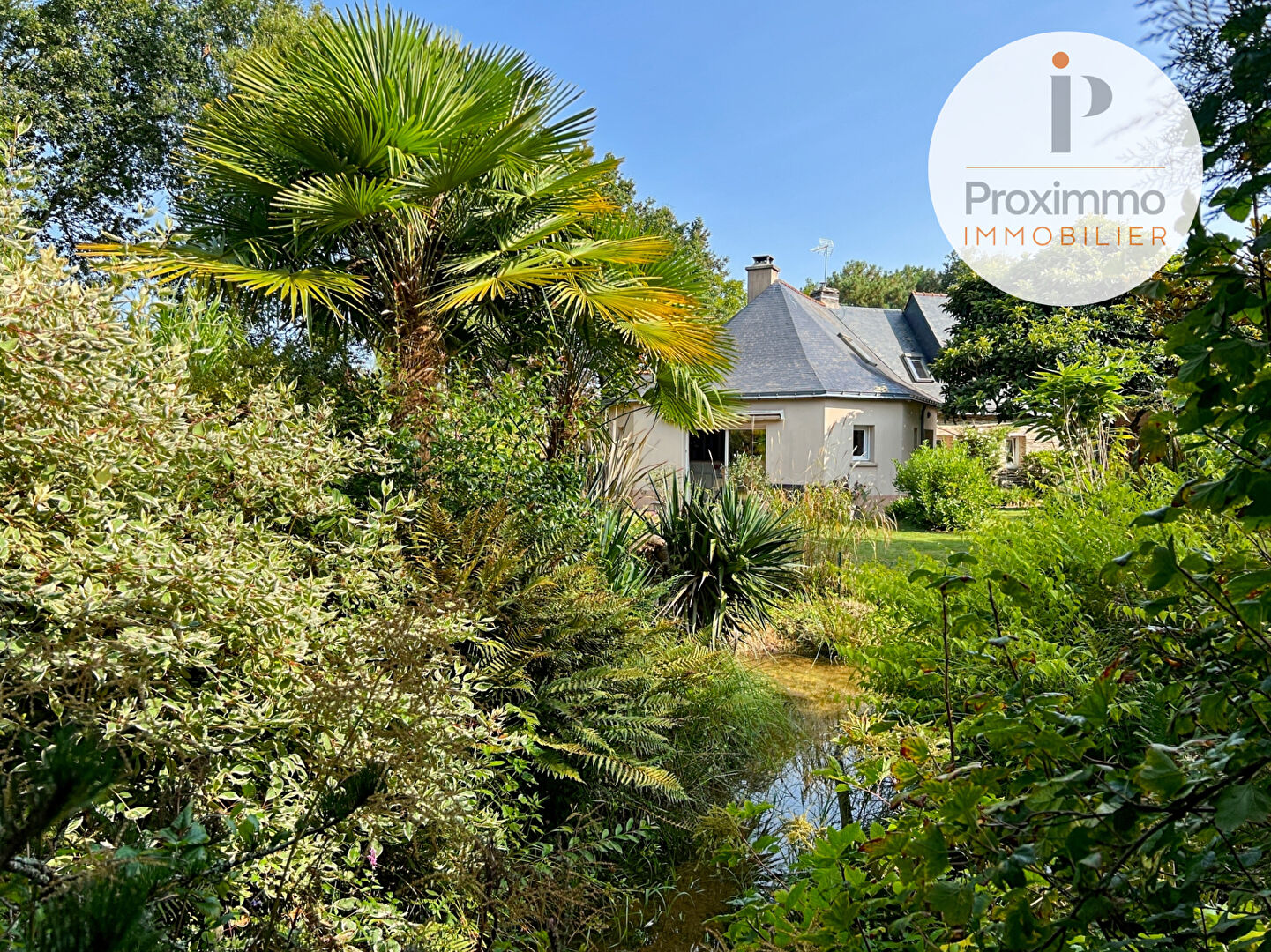 A VENDRE MAISON ARCHITECTE - DOUBLE GARAGE - JARDIN env 3300m²