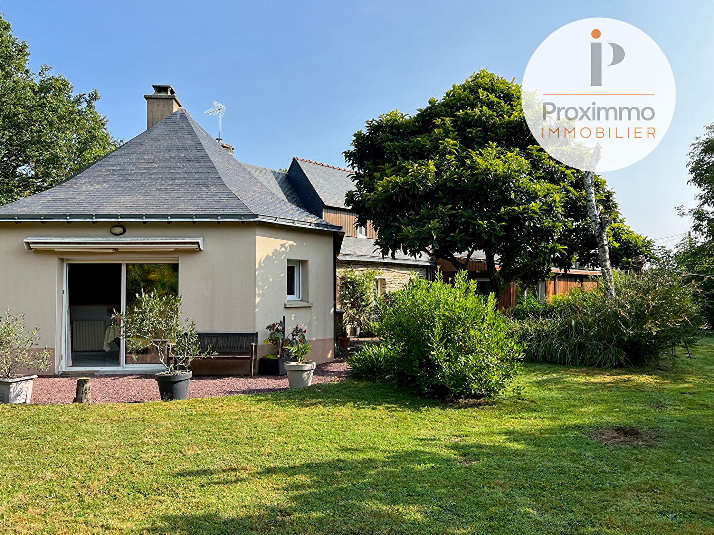 Photo A VENDRE MAISON ARCHITECTE - DOUBLE GARAGE - JARDIN env 3300m² image 2/6