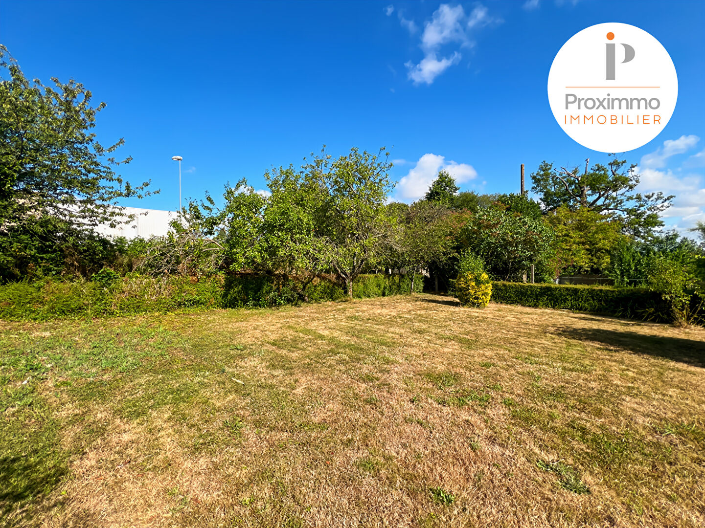 Photo TERRAIN ZONE UBB AVEC PETITE CONSTRUCTION - 995 m² - BAIN DE BRETAGNE image 5/6