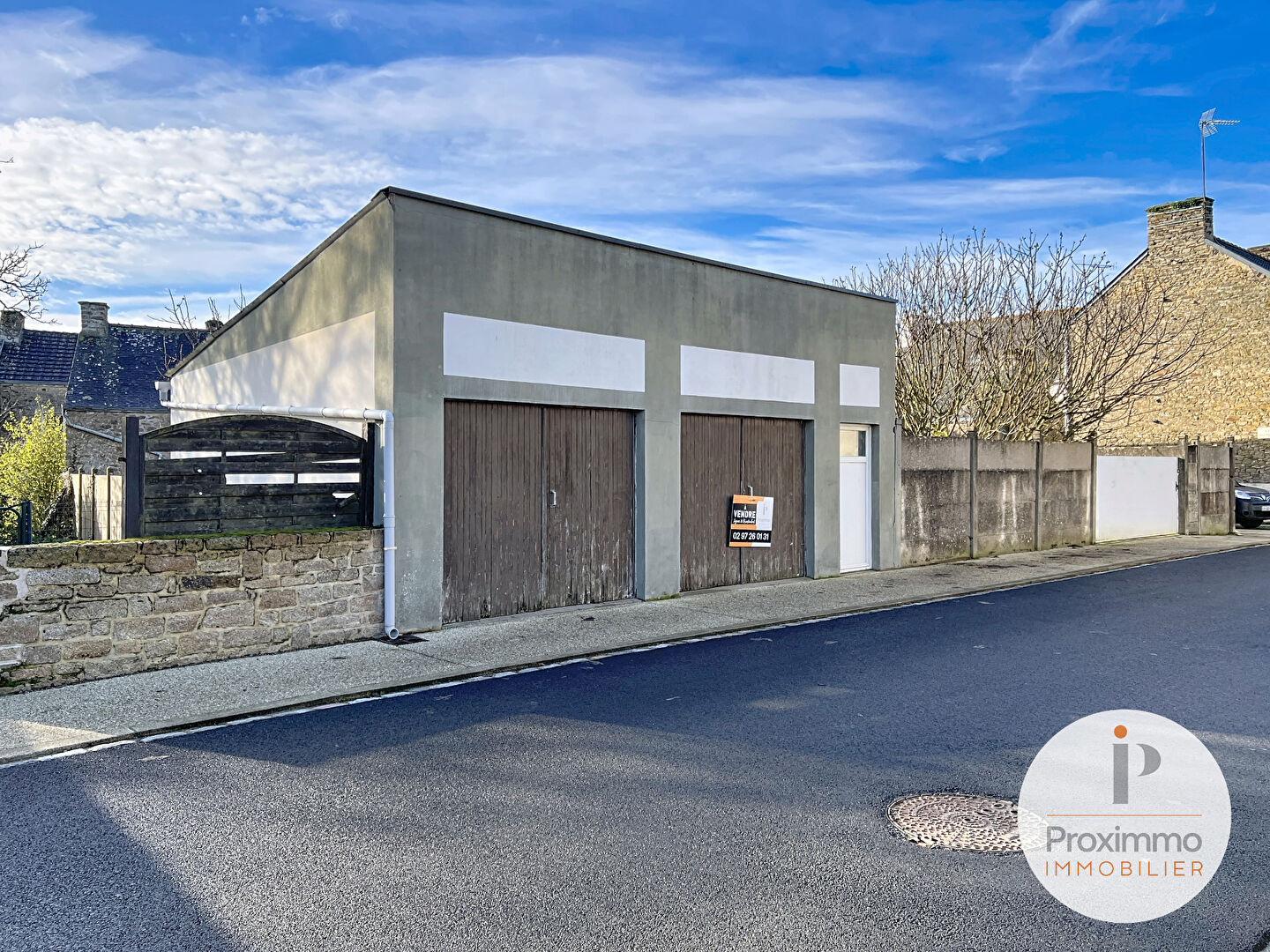 DOUBLE GARAGE HYPER CENTRE CADEN 56220 MORBIHAN BRETAGNE