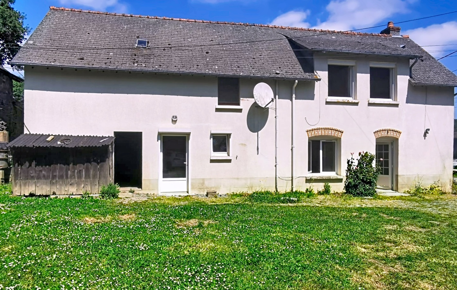 MAISON A RENOVER AVEC BEAU POTENTIEL