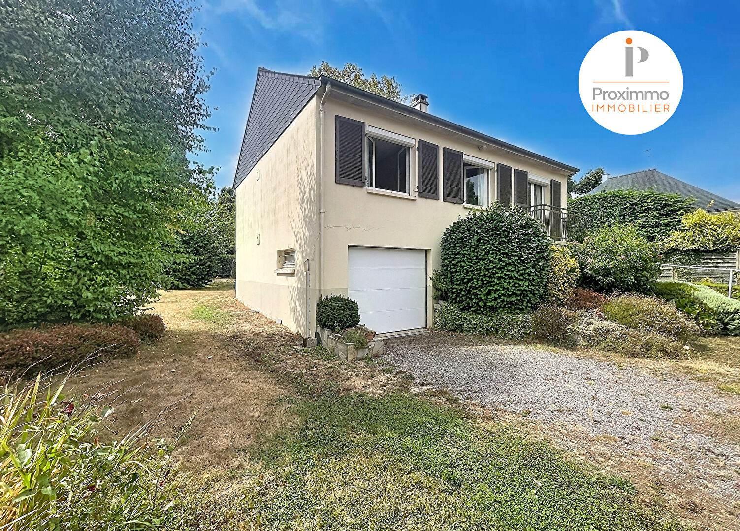 À VENDRE- MAISON INDÉPENDANTE AVEC GRAND SOUS-SOL- JARDIN ARBORÉ ET BEAU POTENTIEL- MELESSE (35520)