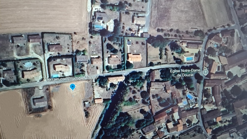 Terrain constructible Douzat 1000 m2 avec possibilité de plus grand
