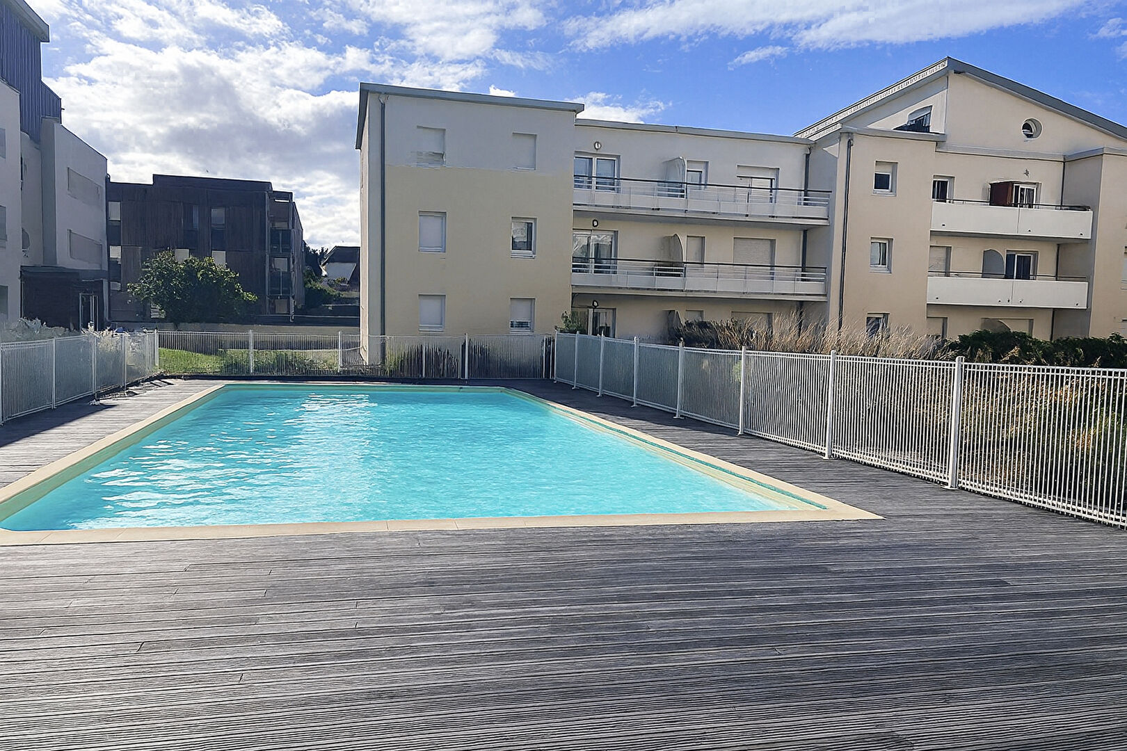 Photo T2 dans résidence avec piscine, balcon et parking image 6/6