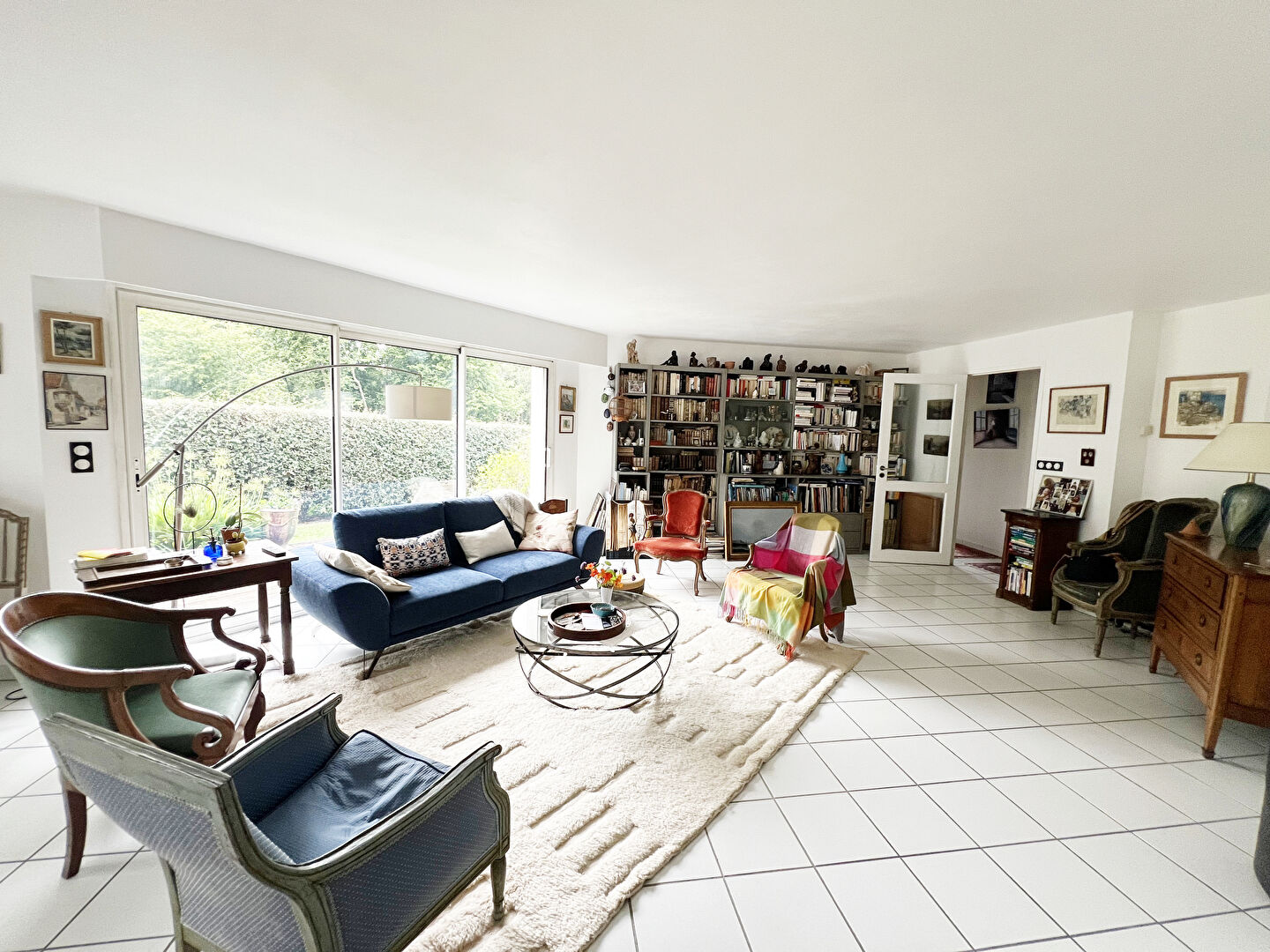 Photo T5 de 135m2, terrasse, jardin privatif, 4 stationnements image 2/6