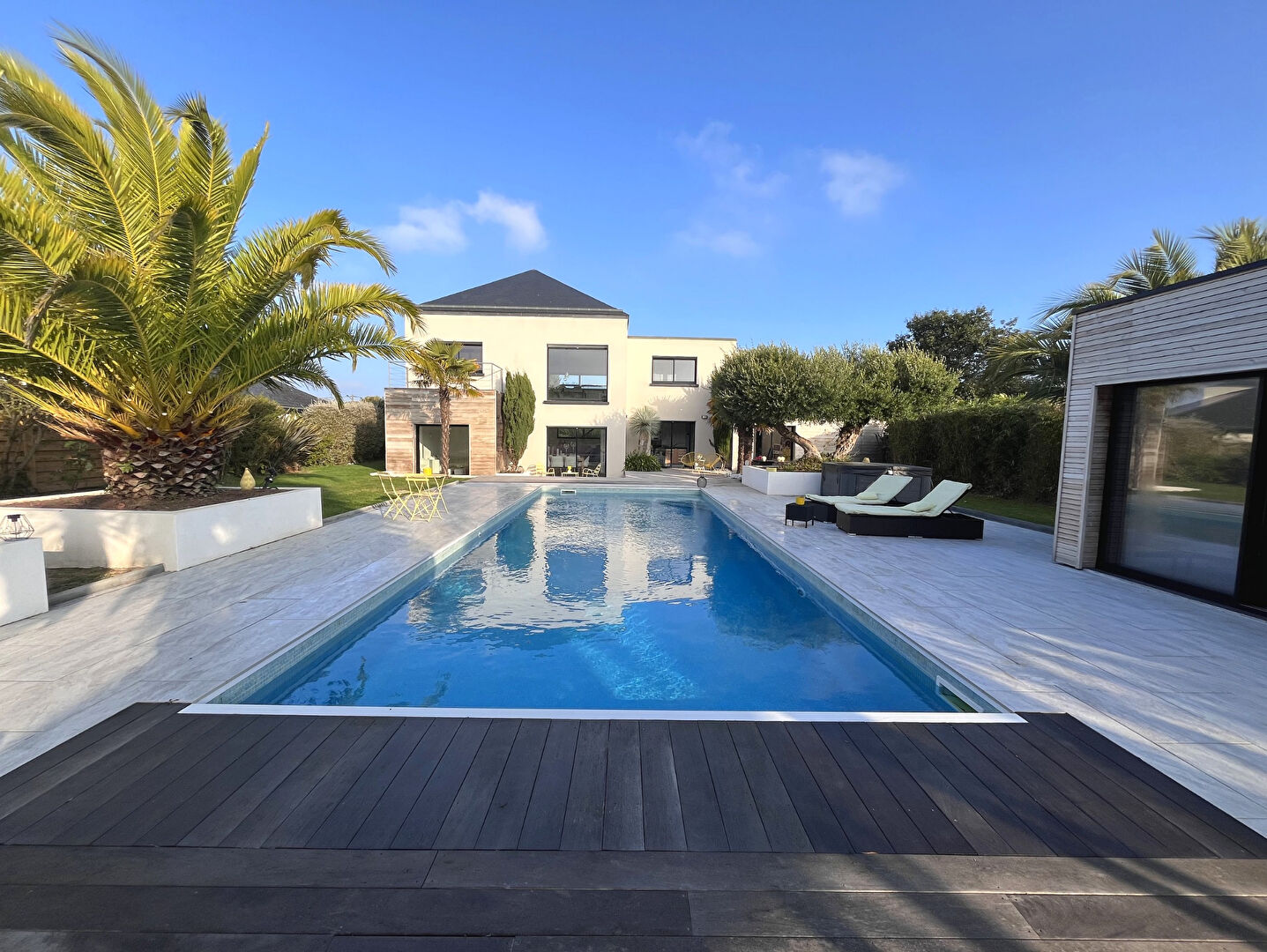 Contemporaine de 2005 avec piscine, terrain 3065m2