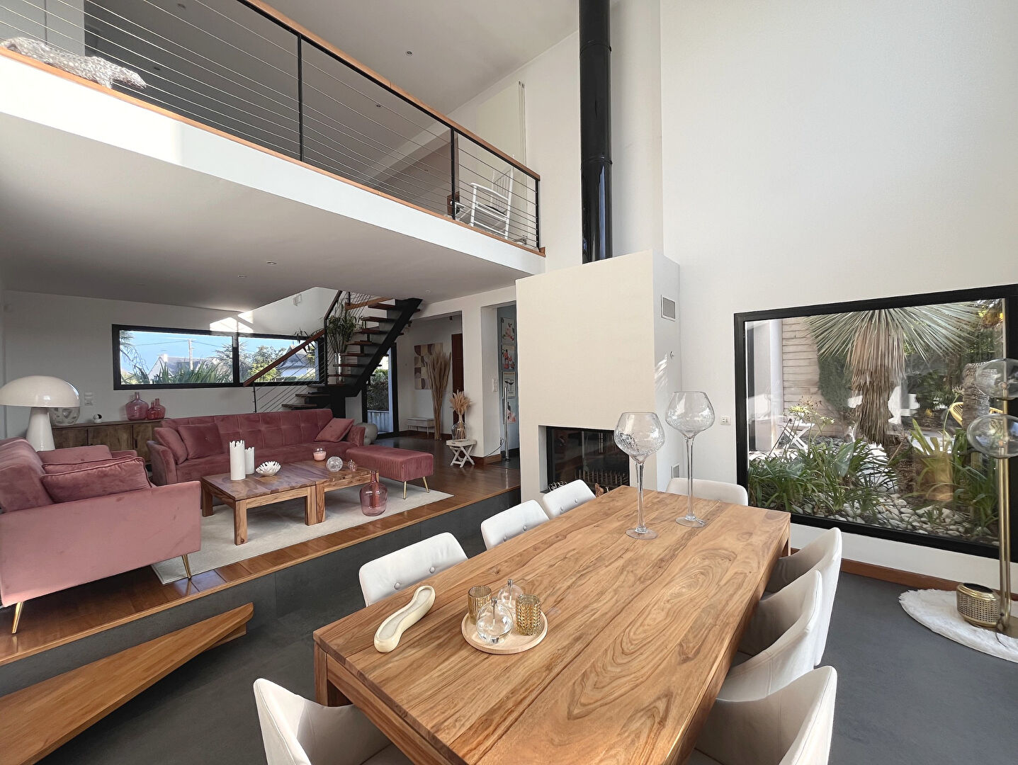 Photo Contemporaine de 2005 avec piscine, terrain 3065m2 image 2/6