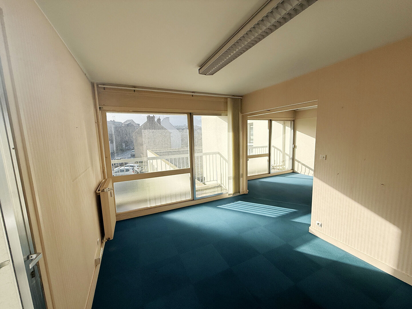 Photo Appartement T5 à usage de bureaux, balcons, parking image 4/6