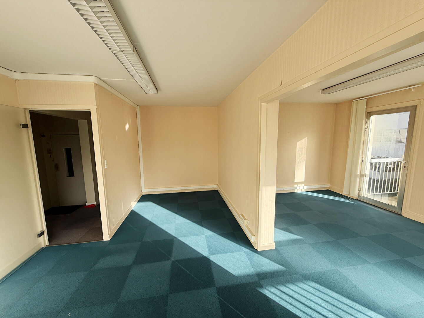 Photo Appartement T5 à usage de bureaux, balcons, parking image 6/6