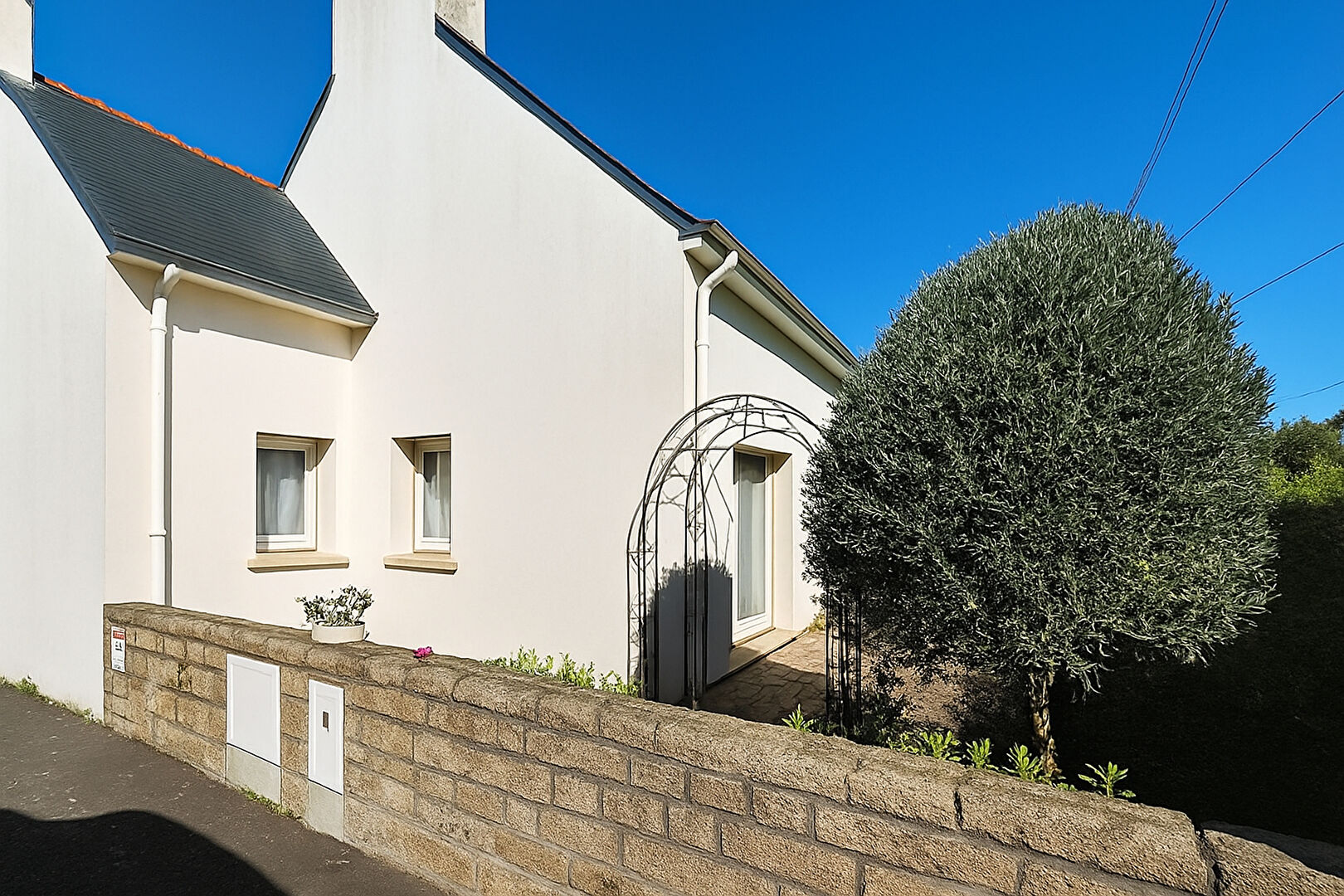 Maison de 1988 avec garage et jardinet