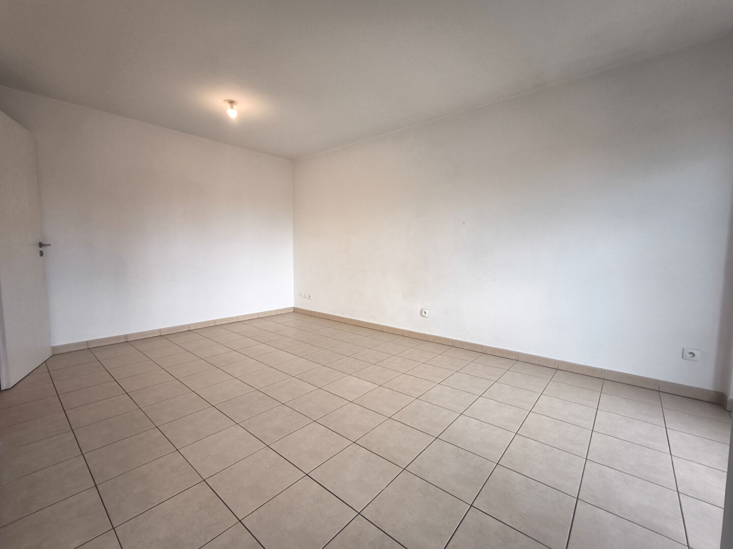 Photo MONDELANGE - F2 dans résidence avec parking image 4/6