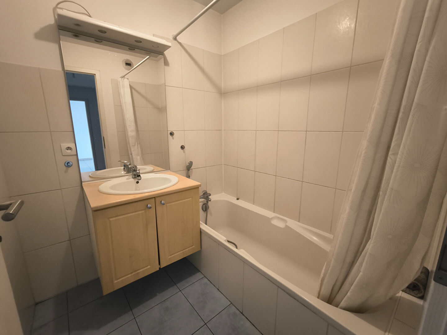 Photo MONDELANGE - F2 dans résidence avec parking image 5/6