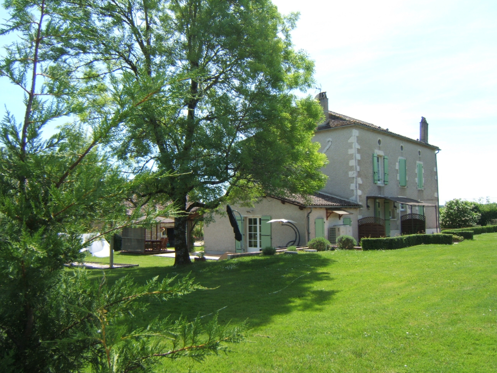 Large house with gite and barn on 5 hectares of land