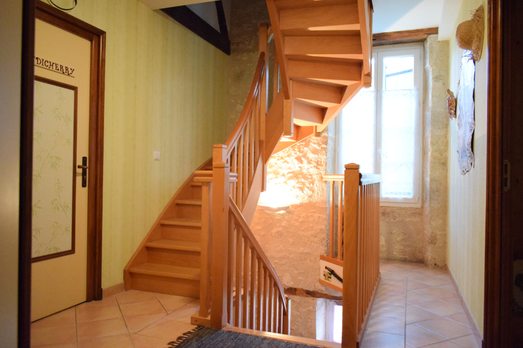 Grande maison avec gîte et grange sur 5 hectares de terrain