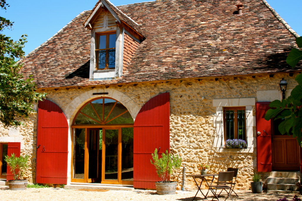 Dordogne ,Proche Bergerac,Belle demeure dans un environnement boisée avec piscine