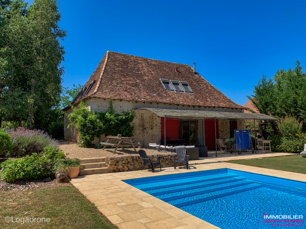 Dordogne ,Proche Bergerac,Belle demeure dans un environnement boisée avec piscine