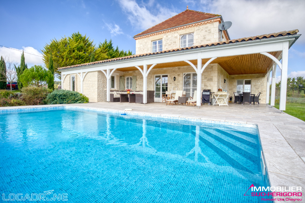 Maison de Campagne avec Pigeonnier et Piscine